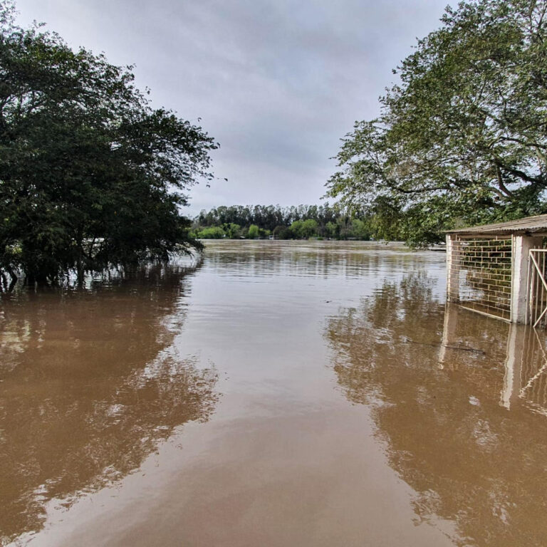 Rio Jacuí sobe e coloca a Defesa Civil em alerta