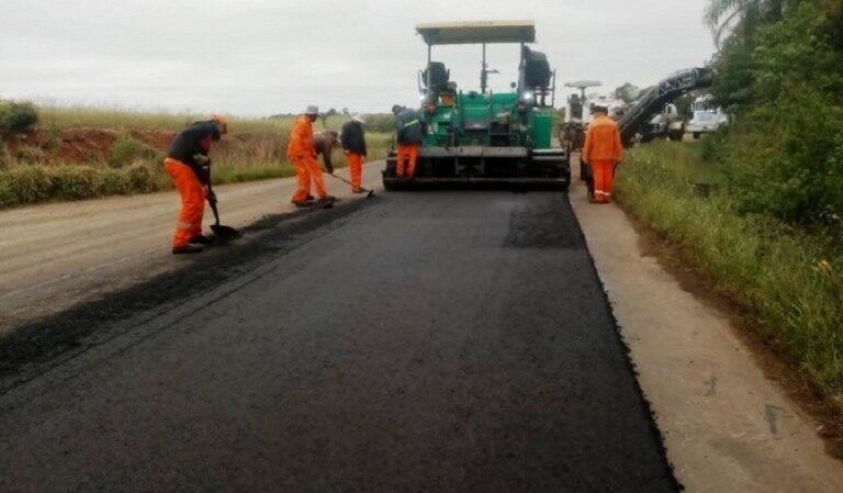 Obras de recuperação asfáltica da RSC-153 avançam no Vale do Rio Pardo