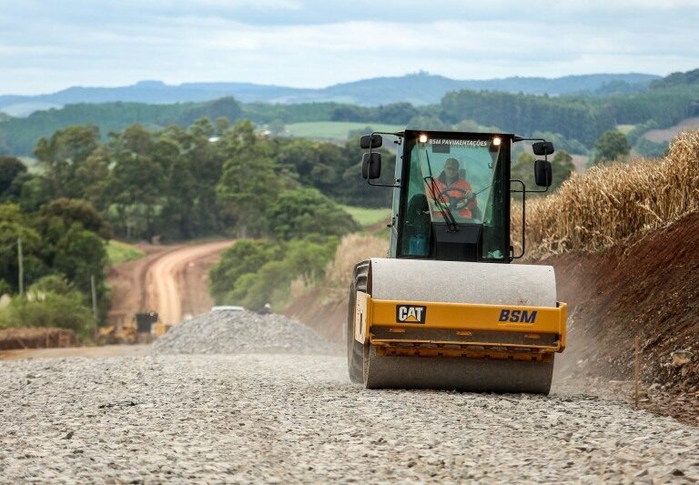 Na Serra, Leite vistoria obras da ERS-126, entre Guabiju e Nova Araçá