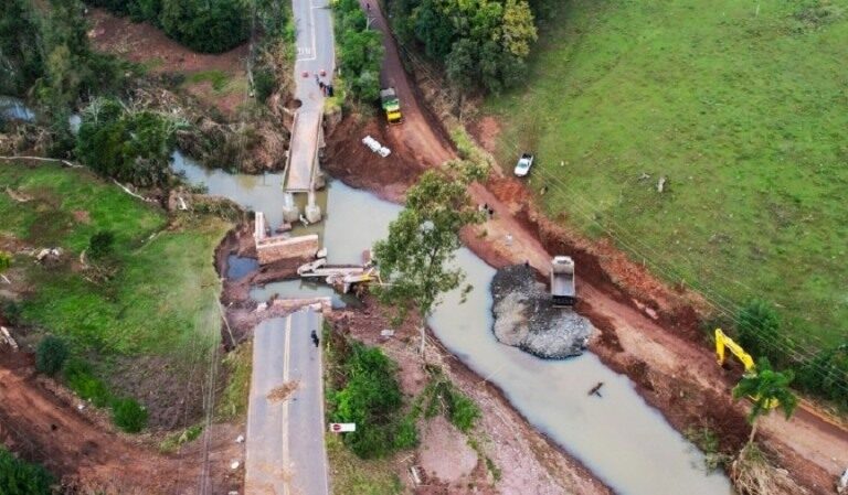 Governo do Estado trabalha em ritmo acelerado para recuperar estradas atingidas por ciclone